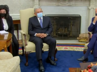 Todo les molesta a los «fifís», hasta que me senté con las piernas abiertas en la Casa Blanca: AMLO