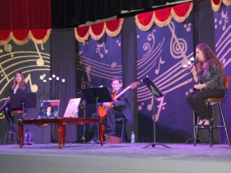 Jerezanos viven una noche bohemia en el Teatro Hinojosa