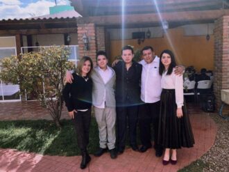 Reciben dos sacramentos Adrián y David