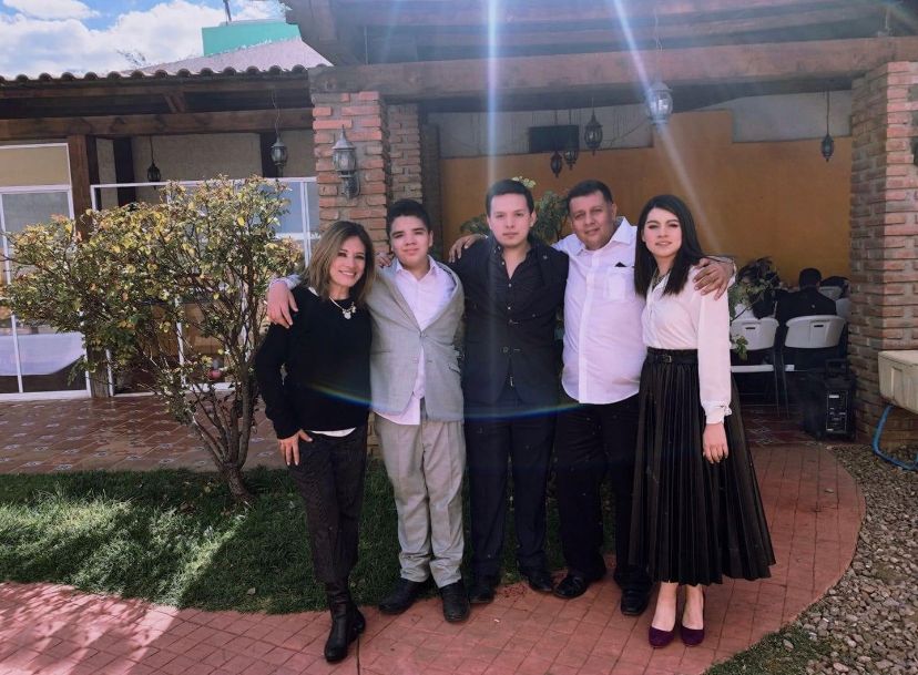 Reciben dos sacramentos Adrián y David