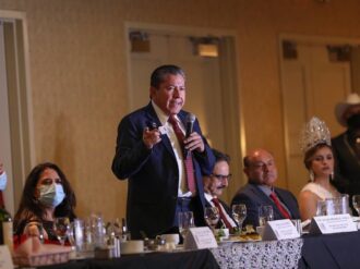 David Monreal busca fortalecer lazos con migrantes zacatecanos