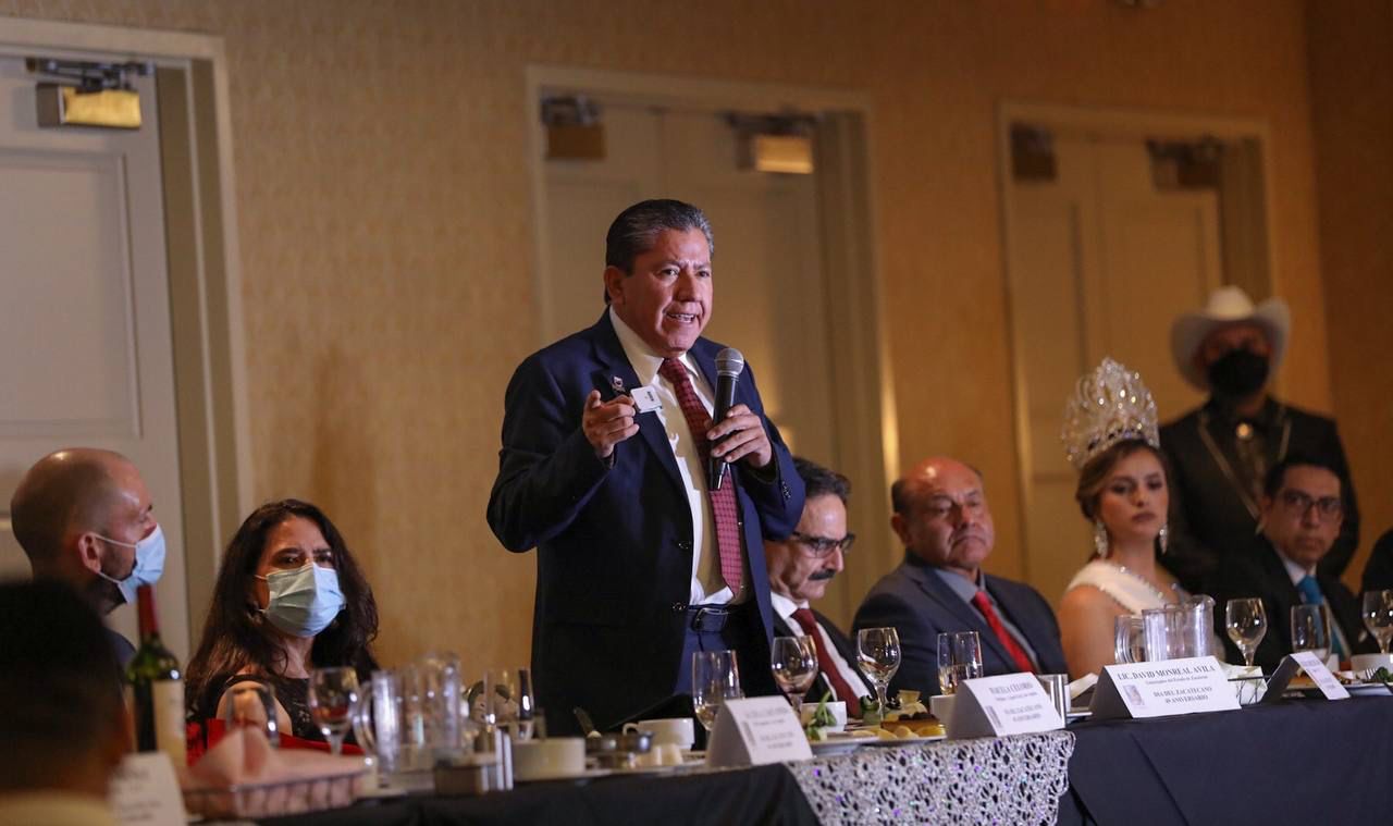 David Monreal busca fortalecer lazos con migrantes zacatecanos