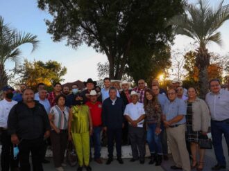 Impulso a remesas, apoyo en época decembrina y padrón migrante; las promesas de Monreal en Los Ángeles