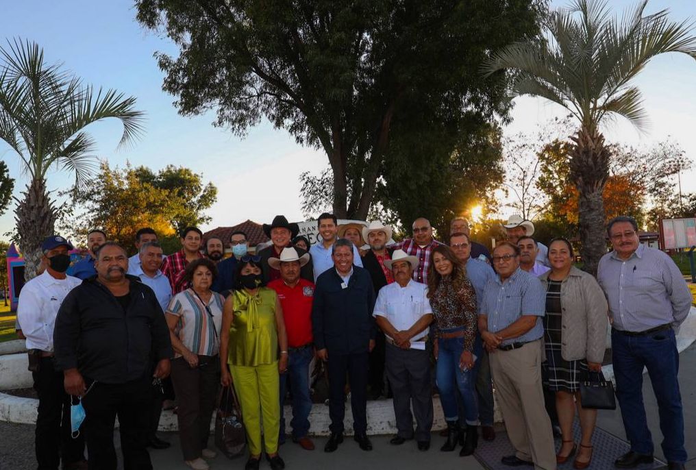 Impulso a remesas, apoyo en época decembrina y padrón migrante; las promesas de Monreal en Los Ángeles