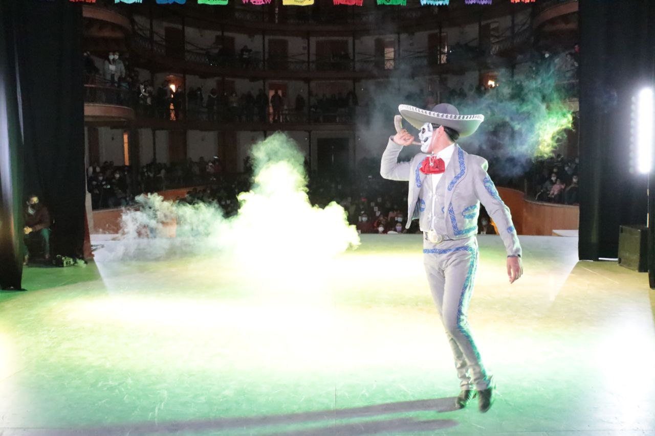 Teatro Echeverría congrega a miles de fresnillenses