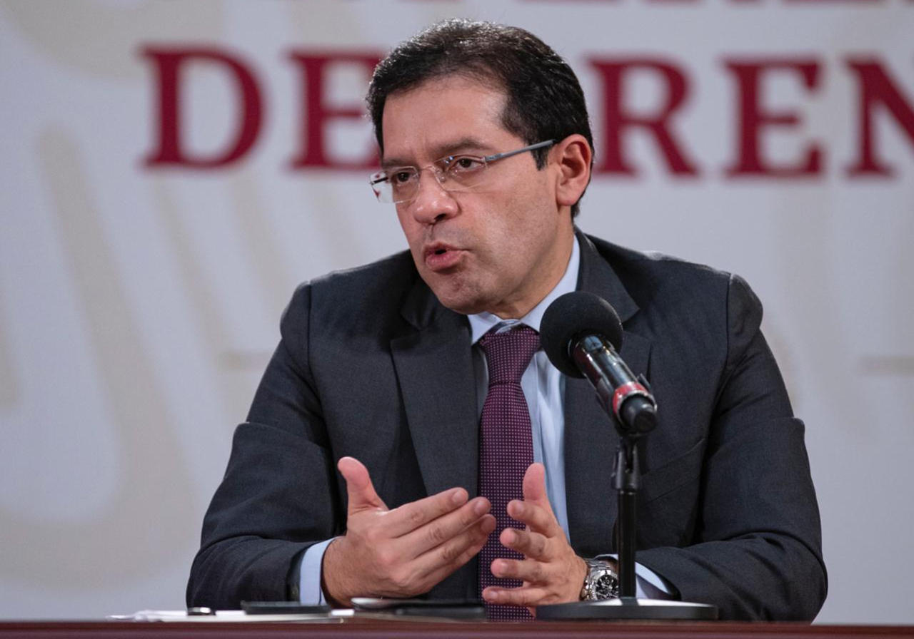 Entre reclamos por falta de medicinas, comparece titular de ISSSTE