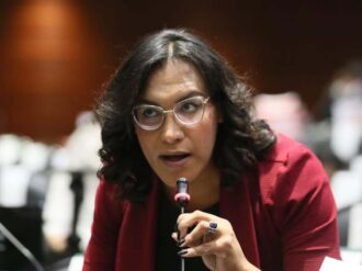 Exigen a AMLO acceso universal a medicamentos retrovirales