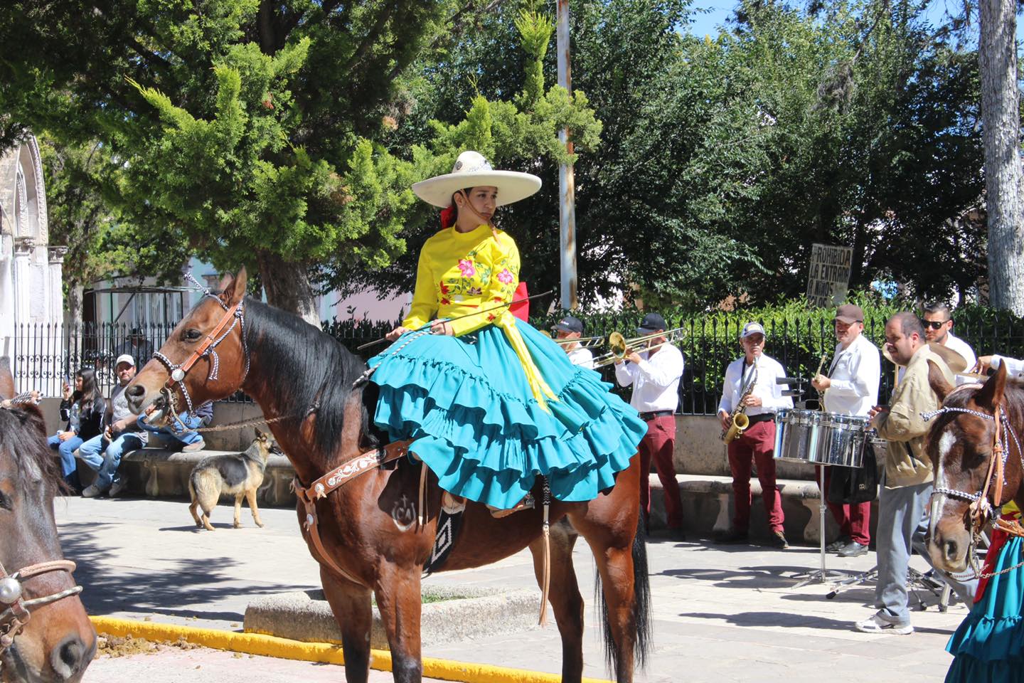 Cabalgantes de Monte Escobedo reavivan tradición