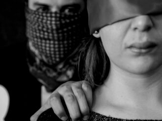 Exigen alerta de género en todo el país por 20 feminicidios al día