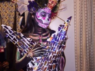 El muerto al pozo y el vivo al gozo…