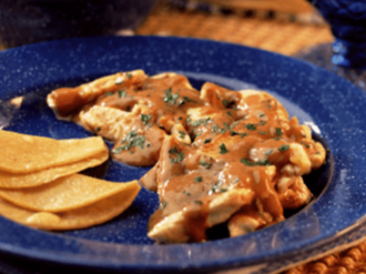 Pollo almendrado con guajillo