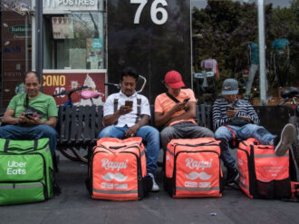 Impulsan reforma que garantice derechos laborales de repartidores de apps