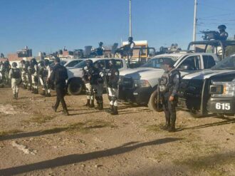 Detiene Policía Estatal a dos personas y decomisa armas en Pinos