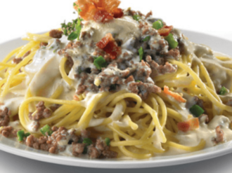 Spaghetti con salsa de tocino y carne