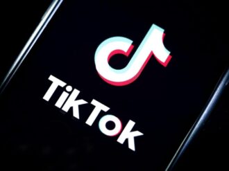 En TikTok aprendió una señal de socorro; la usa durante secuestro y es rescatada