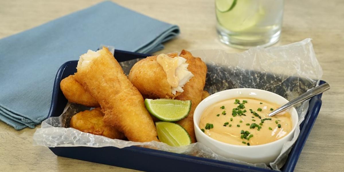 Tiras de pescado rebozado con dip