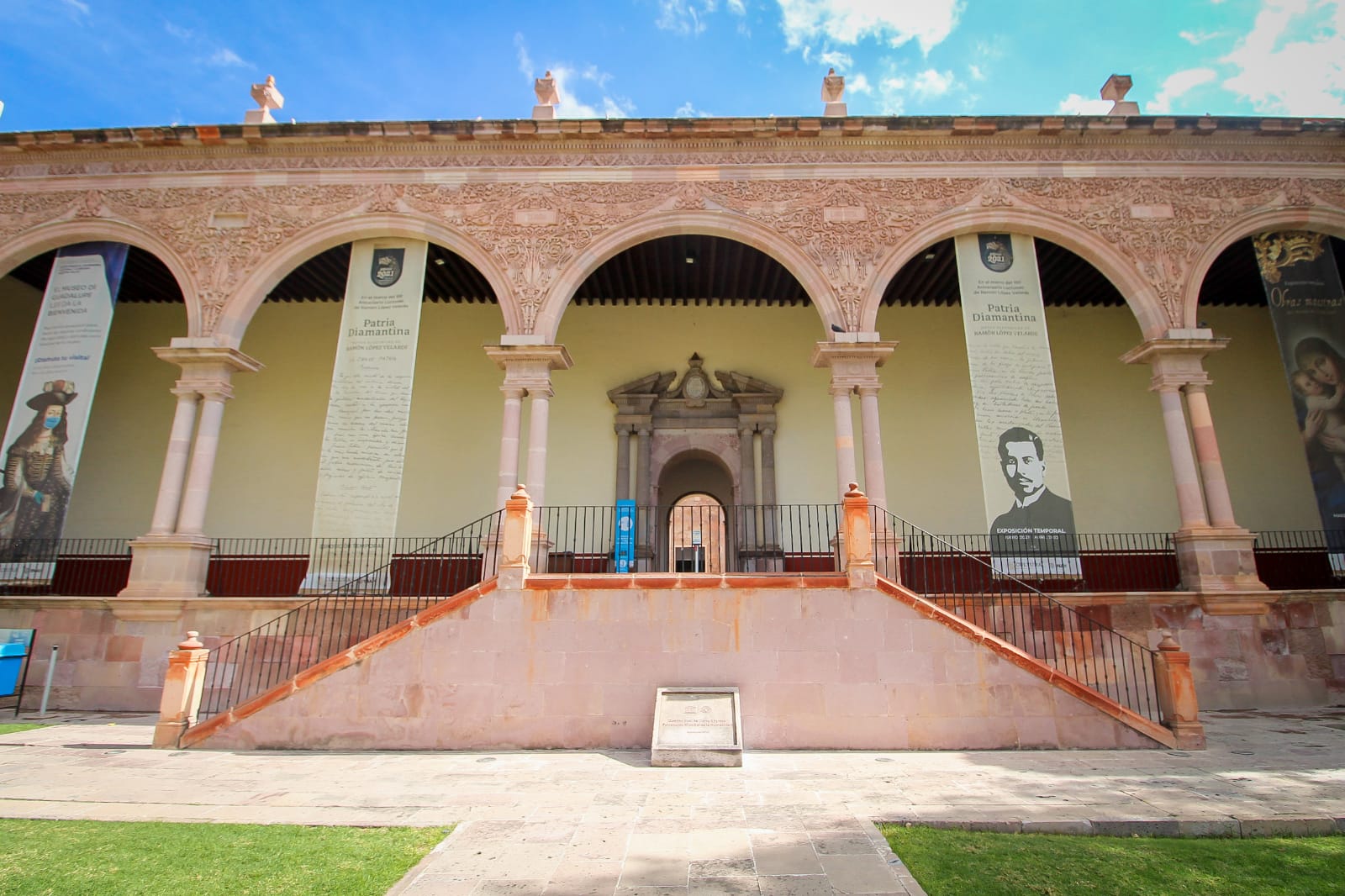 Exponen piezas de Ramón López Velarde
