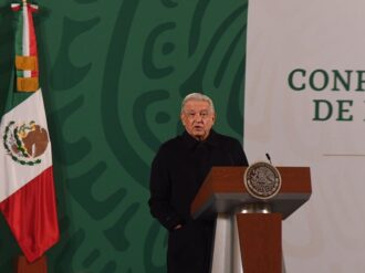 AMLO analiza encargar a Fuerzas Armadas distribución de medicinas