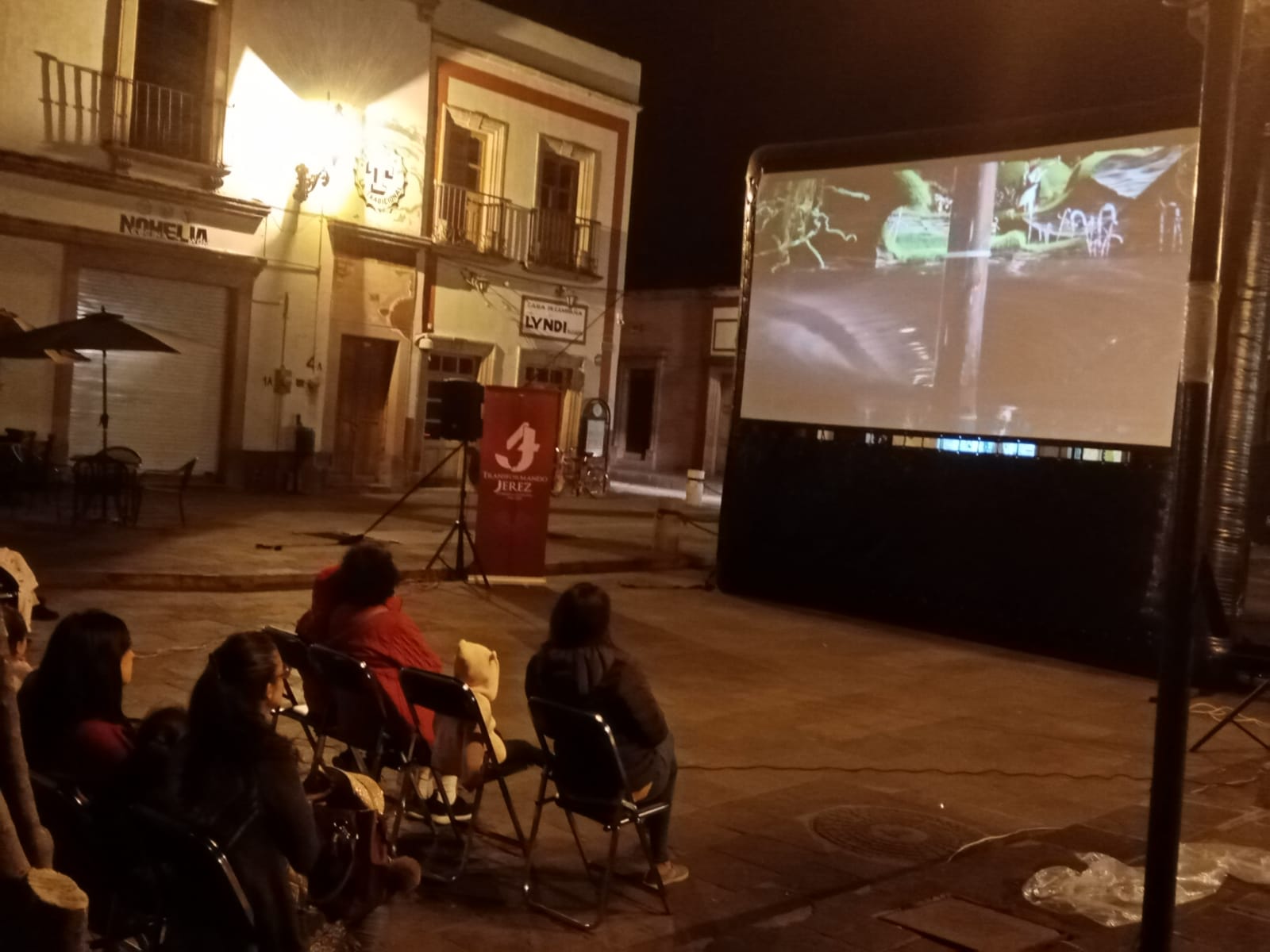Impulsan proyecto «Cinema en tu Plazuela» en Jerez