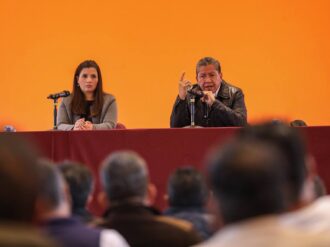 David Monreal se reúne con el gremio taxista