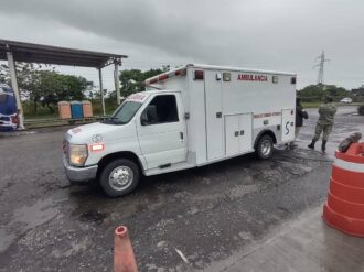 INM detiene ambulancia con 36 migrantes en Tabasco