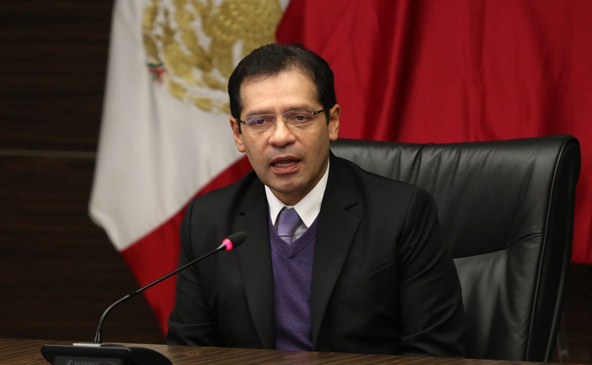 Entre reclamos por falta de medicinas, comparece titular de ISSSTE