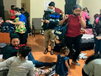INM localiza a 195 migrantes sin alimento y agua en un hotel en Nuevo León