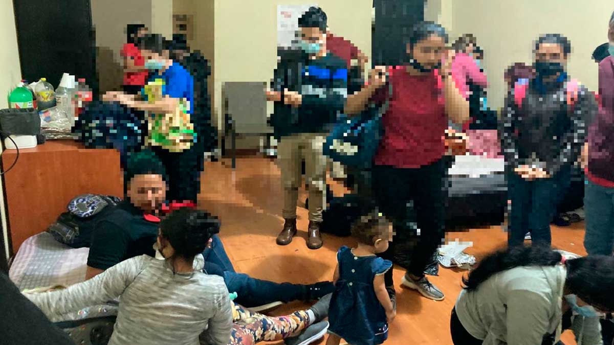 INM localiza a 195 migrantes sin alimento y agua en un hotel en Nuevo León