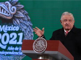 Advierte AMLO que exhibirá a congresistas de EU que no aprueben legalización de migrantes mexicanos