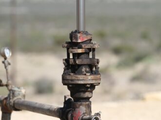 Once gobiernos acuerdan abandonar la producción de petróleo y gas