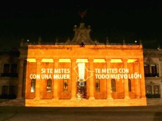 Samuel García lanza advertencia a quien violente a mujeres y en redes recuerdan reproche a su esposa por enseñar pierna