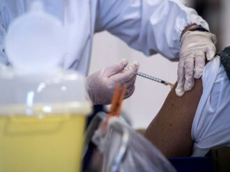 No hay indicios aún de que ómicron genere casos más graves de Covid-19: OMS