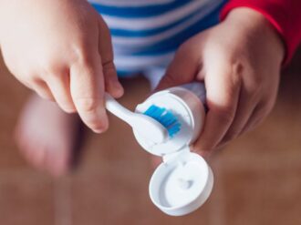 Pastas dentales para niños, con endulzante y falsas leyendas