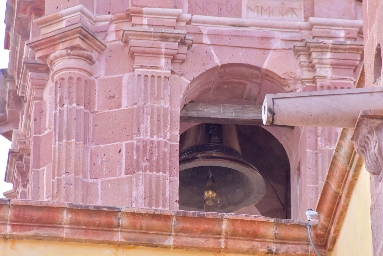 Restauran campana mayor de Santo Domingo