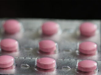 AstraZeneca ya tiene medicamento antiCovid: con eficacia de 83% y duración de seis meses