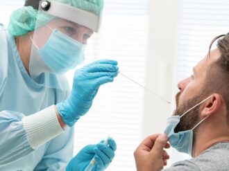 PAN en el Senado exige aplicar pruebas anticovid a visitantes internacionales