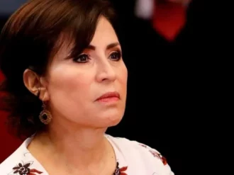 Familiares de Rosario Robles realizan jornada de resistencia