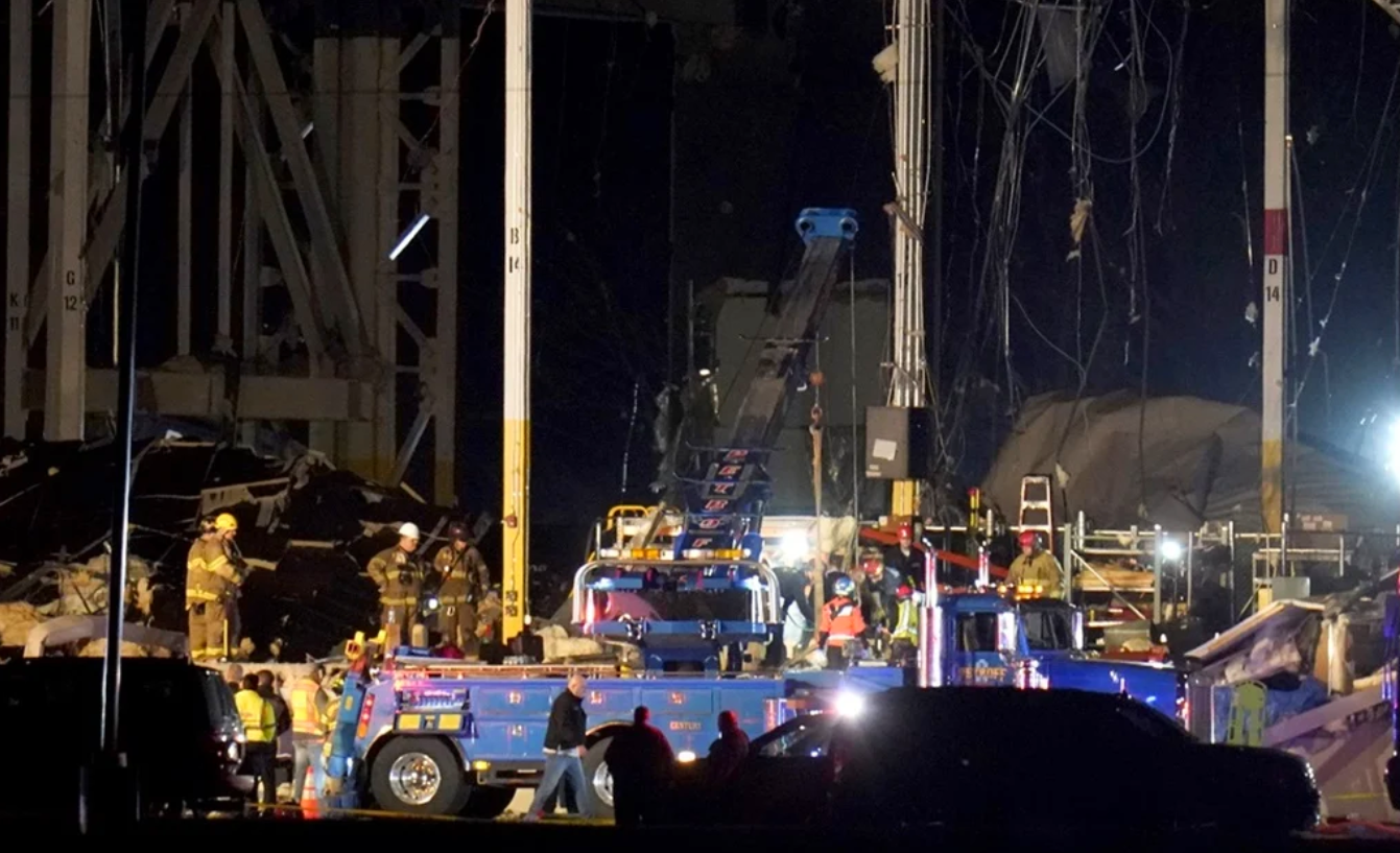 Sube a seis el número de muertos tras colapso de almacén de Amazon