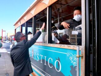 Dan paseo en tranvía a usuarios del CRIJJ