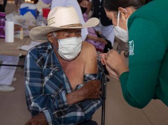 Aplicarán dosis de refuerzo contra la Covid-19 a abuelitos de Juan Aldama