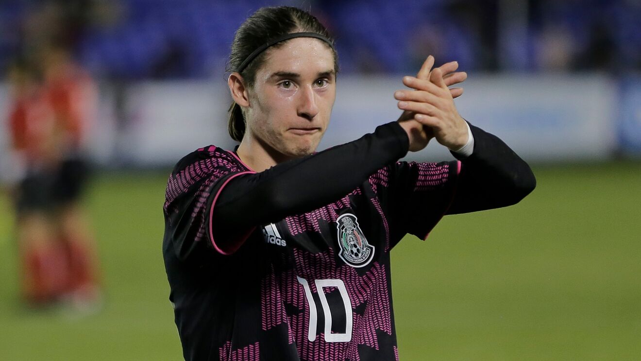 Aficionados explotan contra Martino por darle pocos minutos a Flores