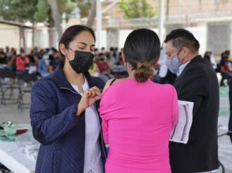 Urge reforzar vacuna para profesores