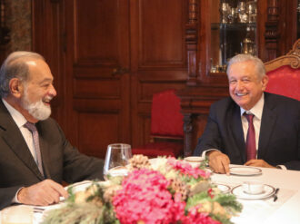 AMLO desayuna con Carlos Slim, «buen empresario que contribuye al desarrollo del país”