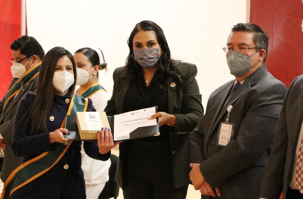Entregan la condecoración Miguel Hidalgo a 36 trabajadores de la salud