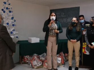 Realiza Norma Castorena sorteo navideño para jubilados