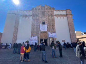 Se manifiestan frente al Congreso