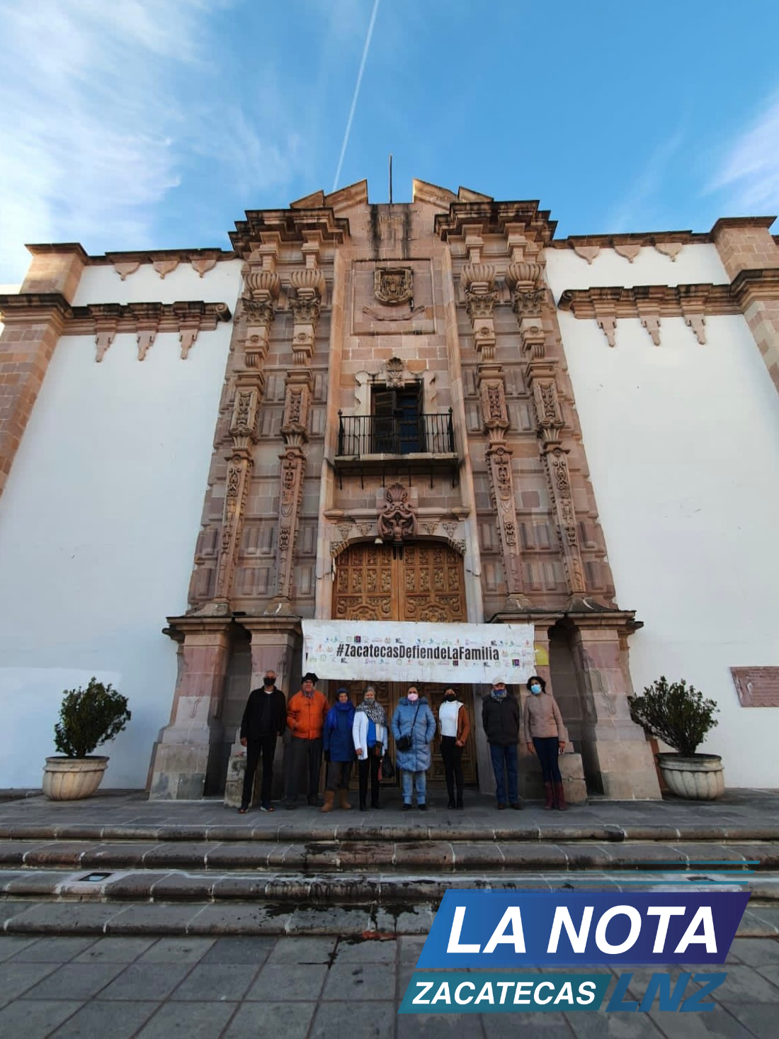 Frente Nacional por la Familia se manifiesta afuera del Congreso de Zacatecas