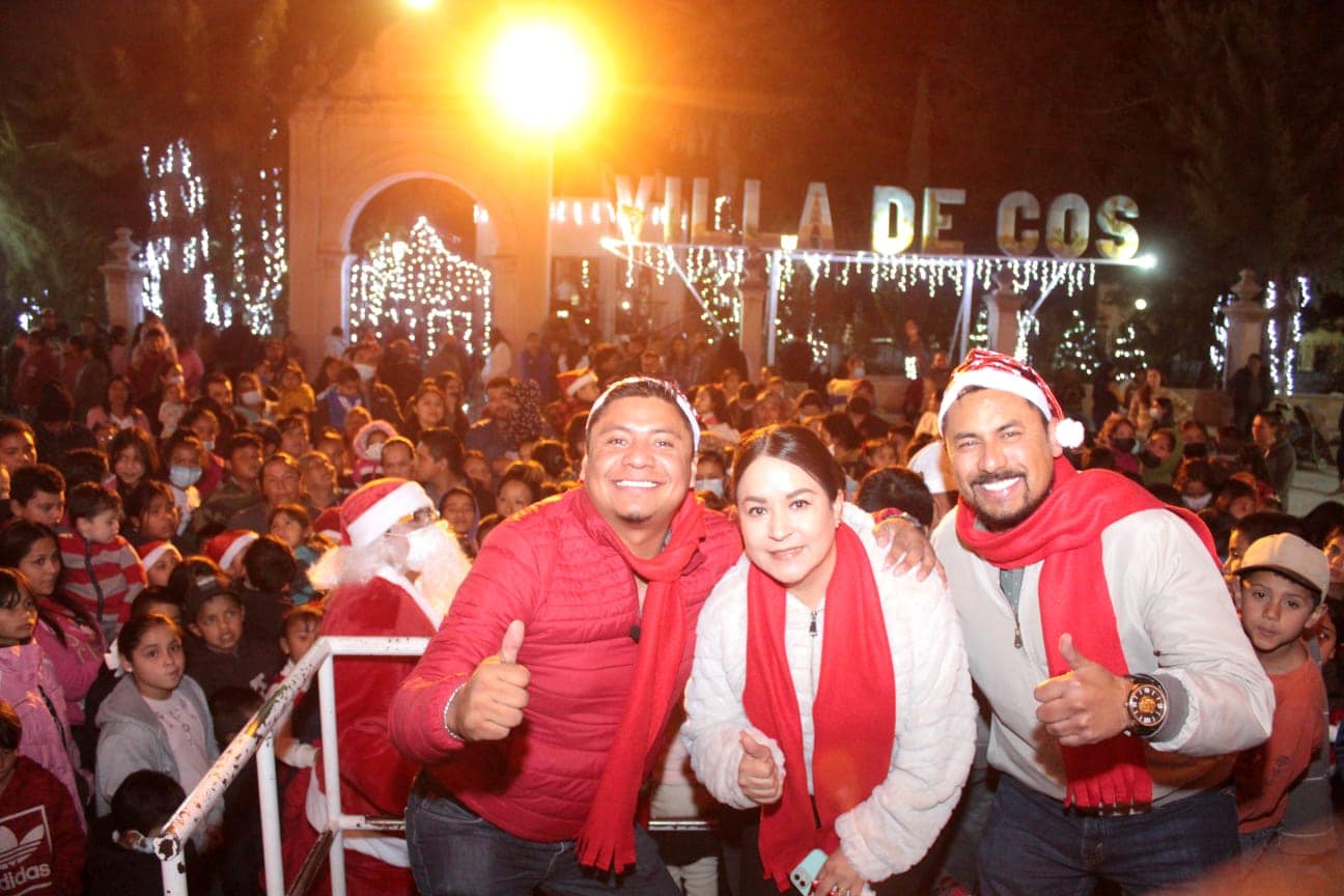 Encienden la magia de la Navidad en Villa de Cos