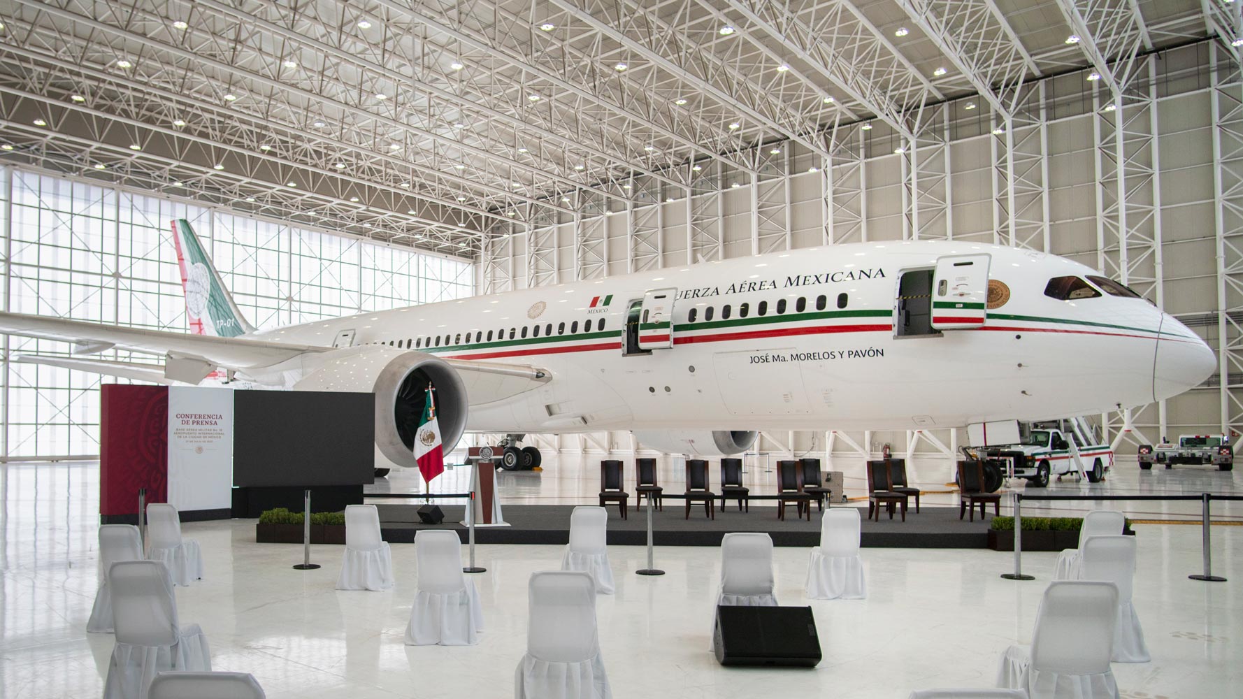 Sacan “a pasear” al avión presidencial