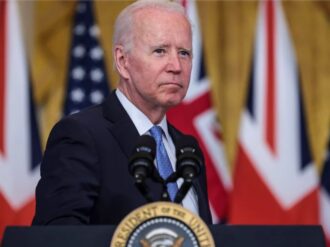 Biden pide a Corte Suprema decidir sobre «Quédate en México»